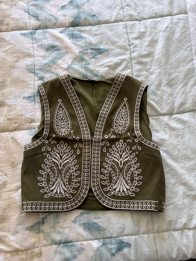 Chaleco bordado