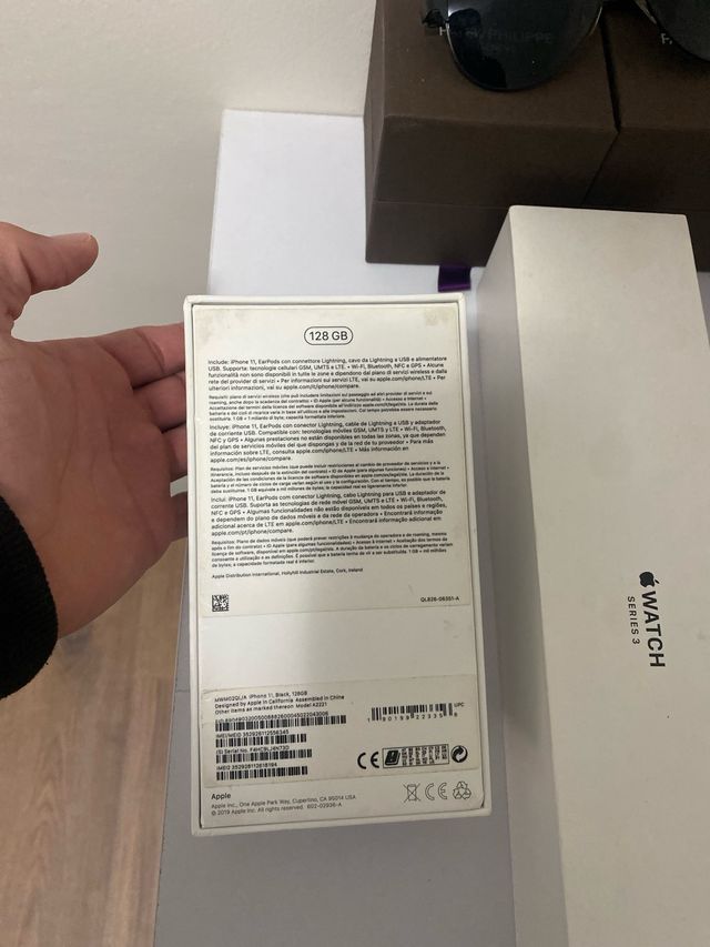 Caja iPhone 11 y Caja Apple Watch