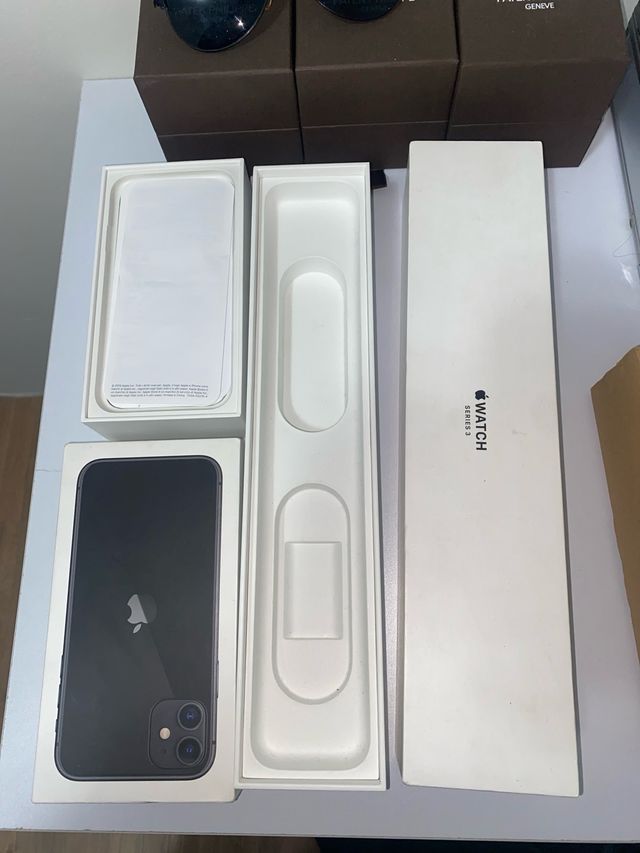 Caja iPhone 11 y Caja Apple Watch