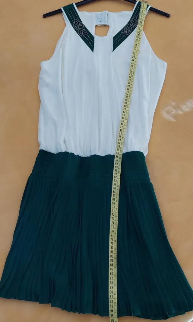 Vestido de cóctel blanco y verde