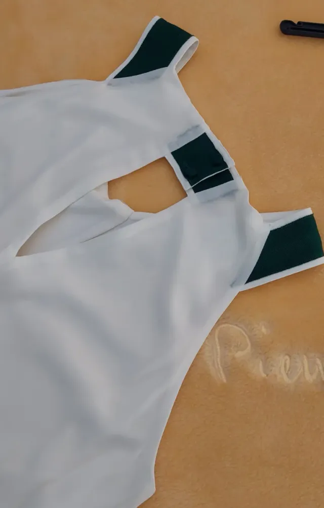 Vestido de cóctel blanco y verde