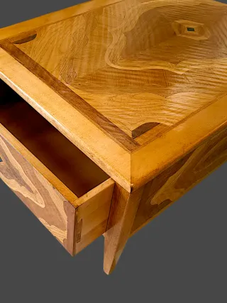 Tavolino da salotto in legno intarsiato