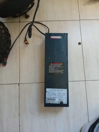 Batería poco uso motor de 1000w y otra rueda