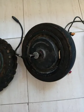Batería poco uso motor de 1000w y otra rueda