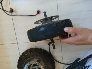 Batería poco uso motor de 1000w y otra rueda
