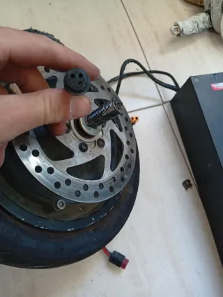 Batería poco uso motor de 1000w y otra rueda