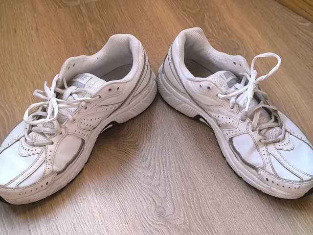 Zapatillas Nike Dart 7 Blancas y Plateadas