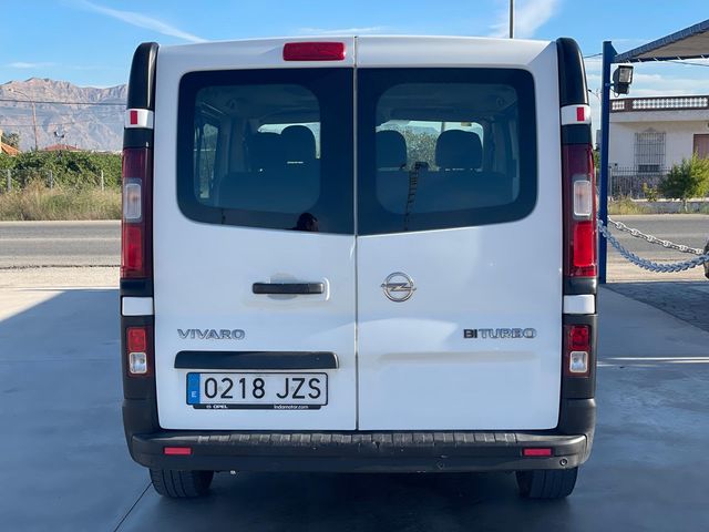 Opel Vivaro - 6 PLAZAS -