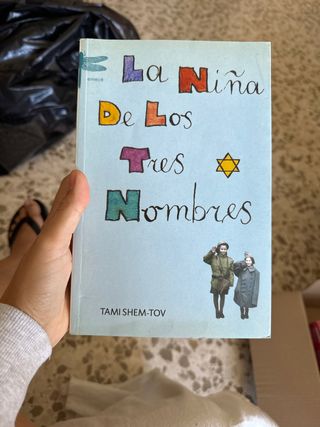 La niña de los tres nombres (Emecé)