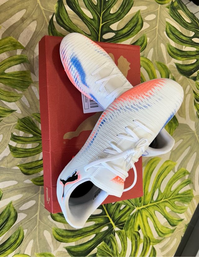 Botas de fútbol Puma blancas y naranjas talla 44