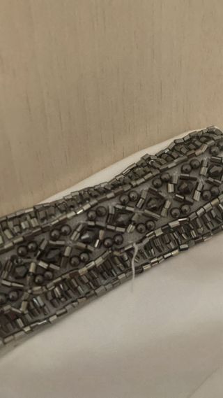 Vestido blanco con hombros plateados