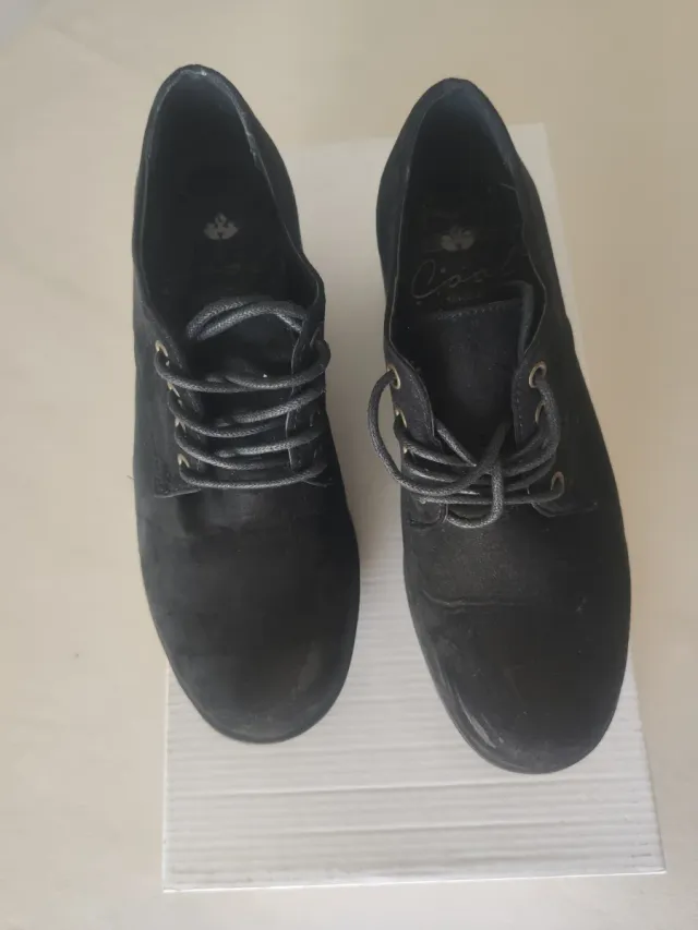Botines negros ante cordones talla 38