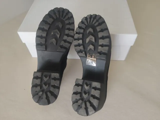 Botines negros ante cordones talla 38