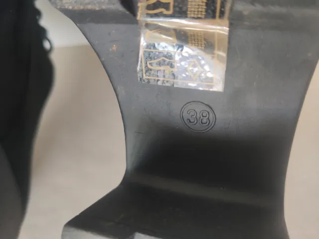 Botines negros ante cordones talla 38