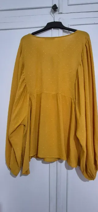 Blusa mostaza con topitos talla 2XL