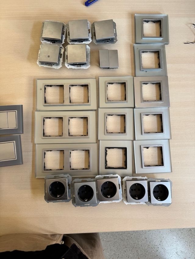 interruptores / mecanismos de luz Simon 82