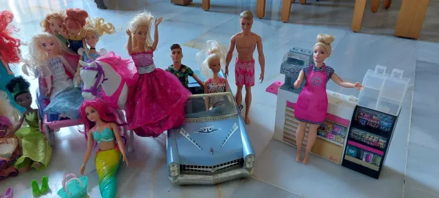 Lote Muñecas Barbie y Accesorios