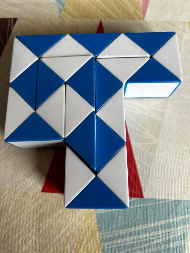 Rompecabezas Serpiente Azul y Blanco. Magic Snake