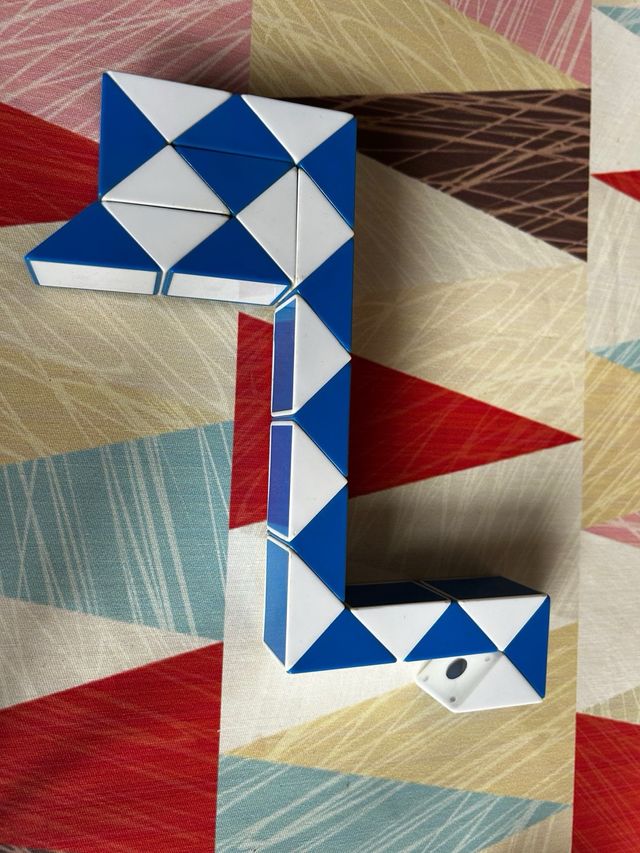 Rompecabezas Serpiente Azul y Blanco. Magic Snake