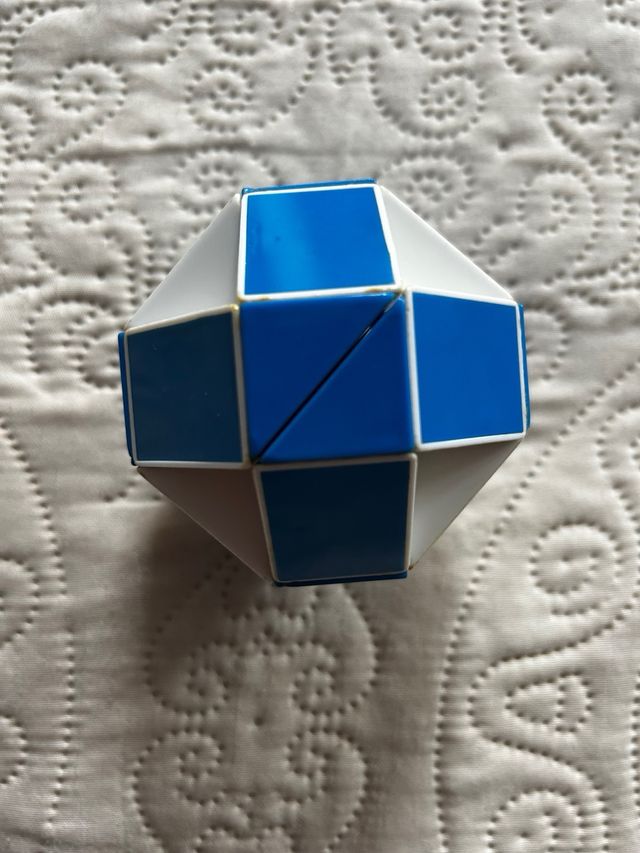 Rompecabezas Serpiente Azul y Blanco. Magic Snake