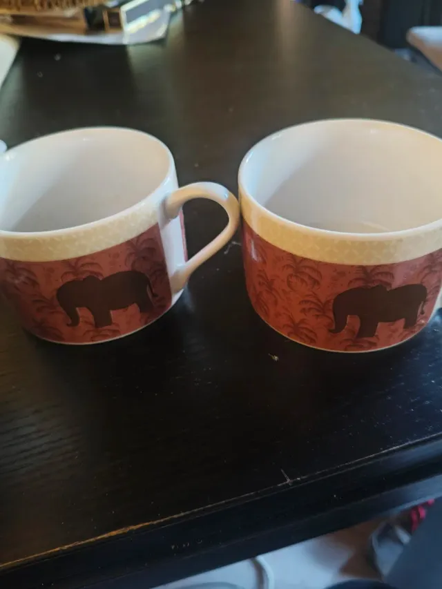 Set teiera e tazze in ceramica