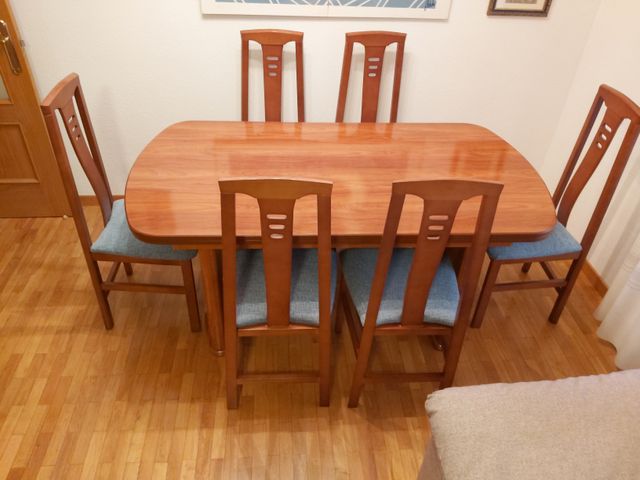 6 Sillas de comedor de madera y tela