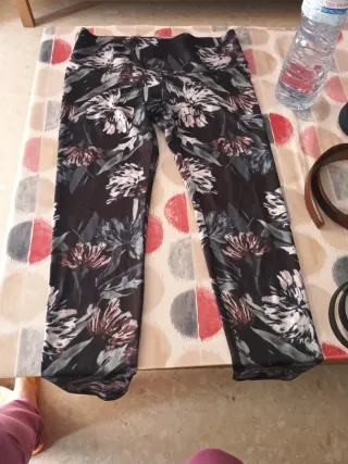 Mallas deportivas estampado floral talla M