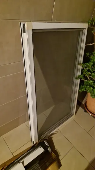 Ventana corredera blanca