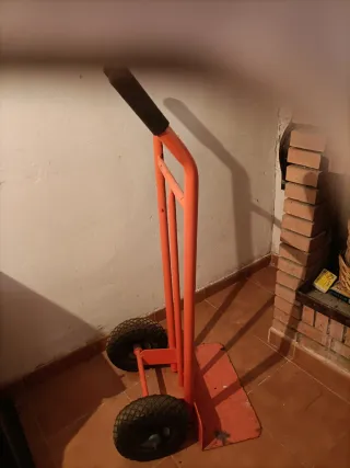 Carretilla de carga naranja