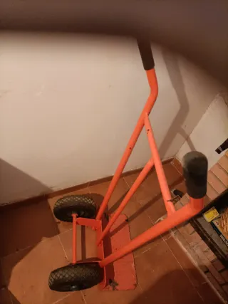 Carretilla de carga naranja