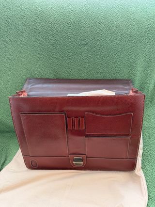 Cartera de mano de piel marrón