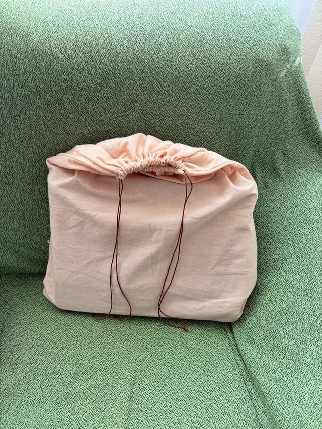 Cartera de mano de piel marrón