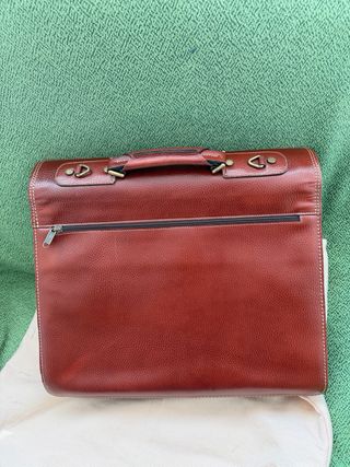 Cartera de mano de piel marrón