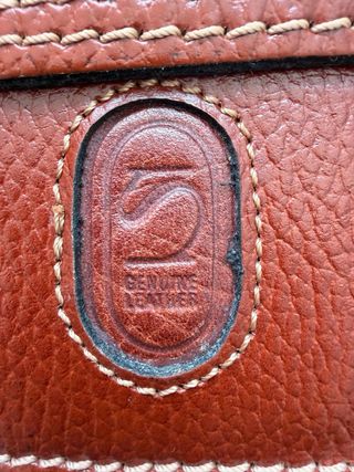 Cartera de mano de piel marrón