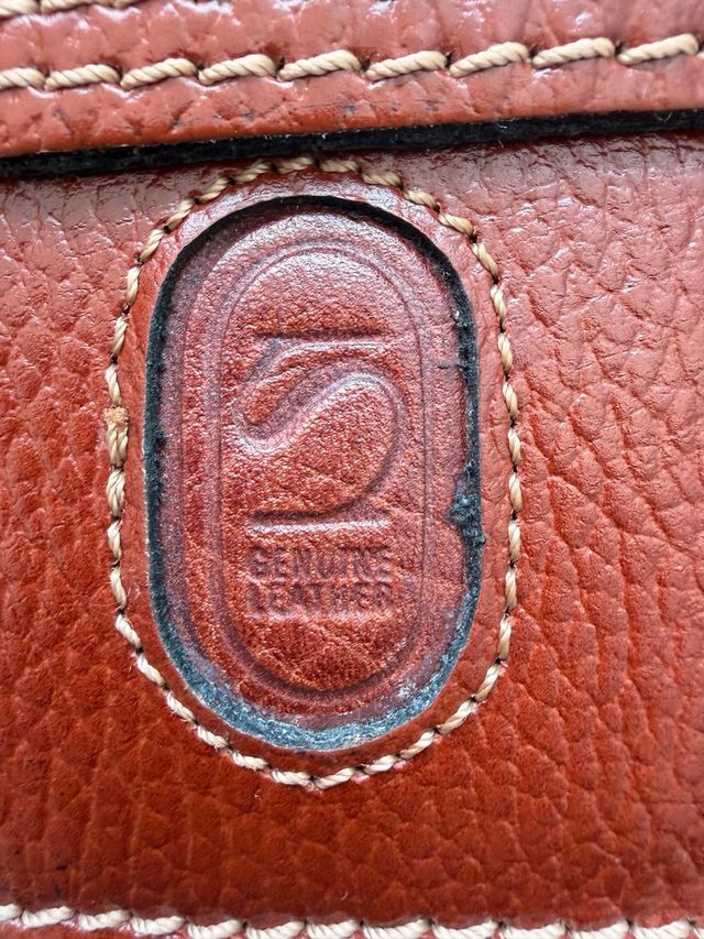 Cartera de mano de piel marrón