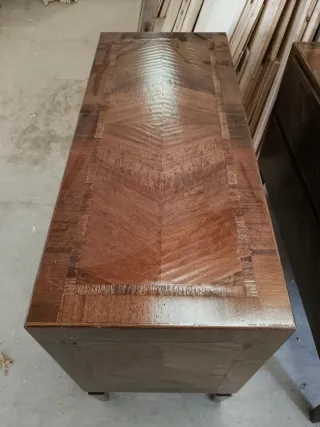 Comoncino in legno con intarsi