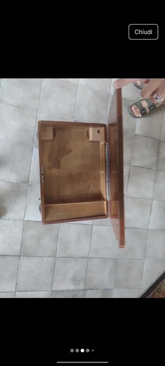 Tavolino in legno con intarsio