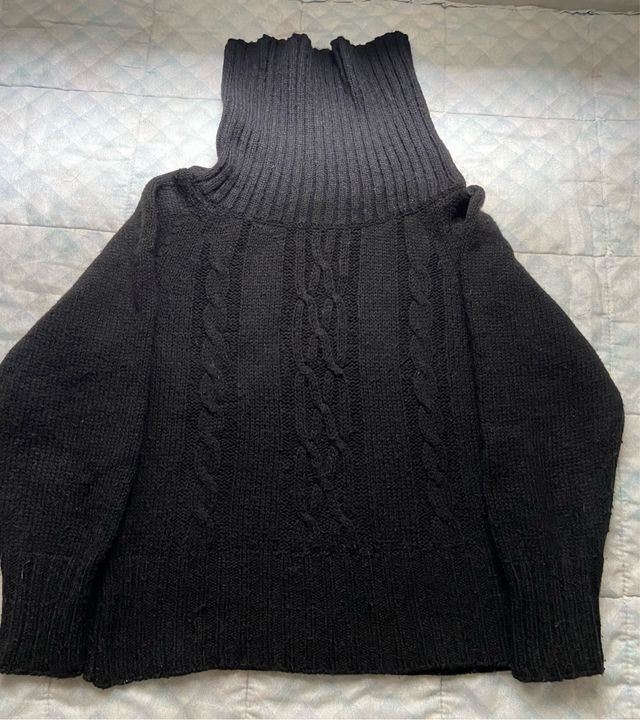 Jersey negro cuello alto trenzado