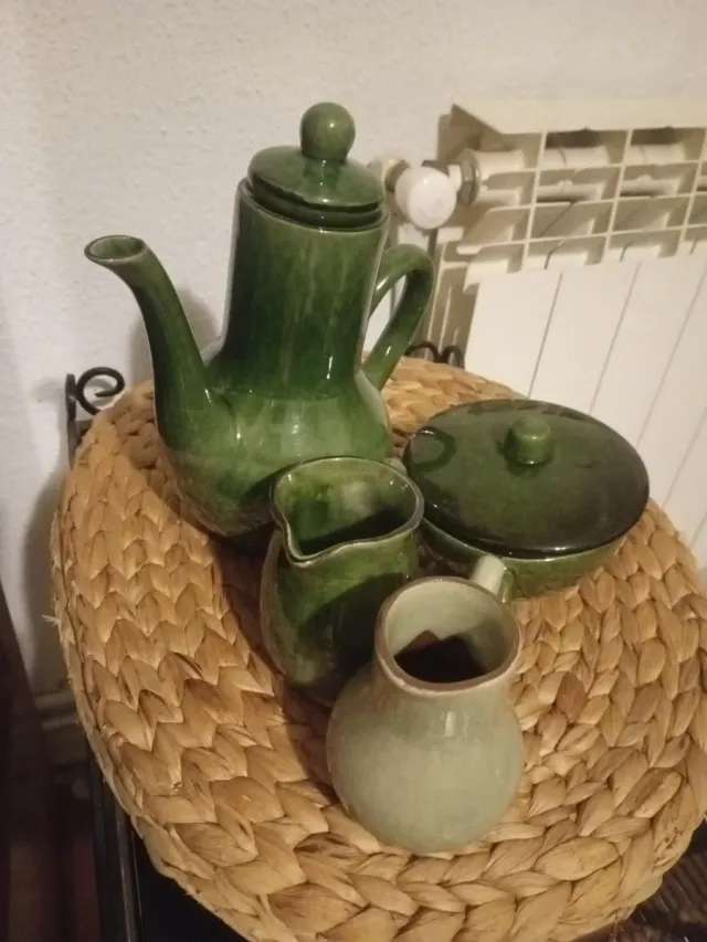 Juego de café verde y beige