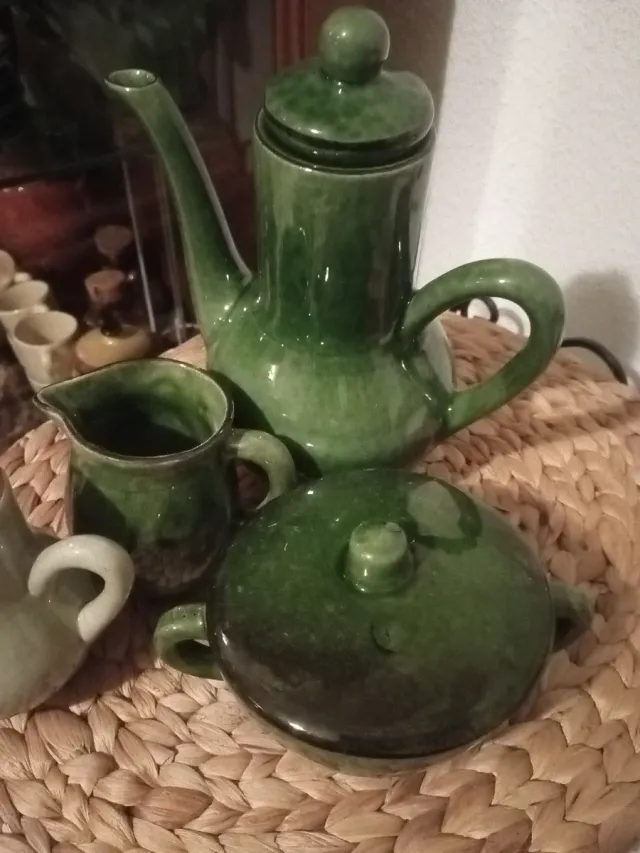 Juego de café verde y beige