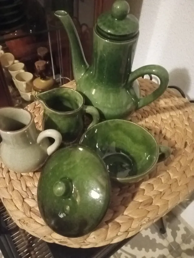 Juego de café verde y beige