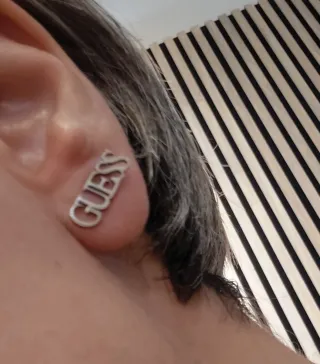Pendientes Guess acero quirúrgico.
