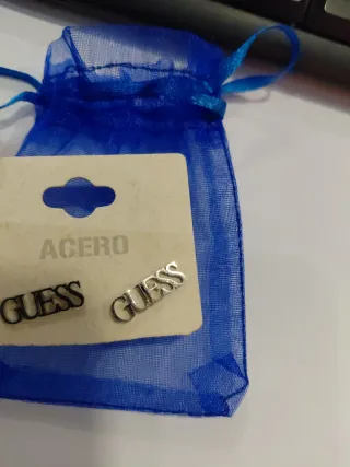 Pendientes Guess acero quirúrgico.