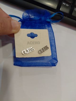 Pendientes Guess acero quirúrgico.
