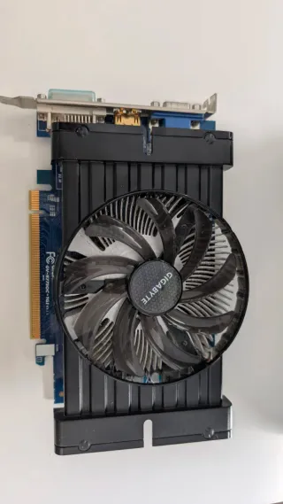 Tarjeta Gráfica Gigabyte AMD Radeon R7750 1GB DDR5