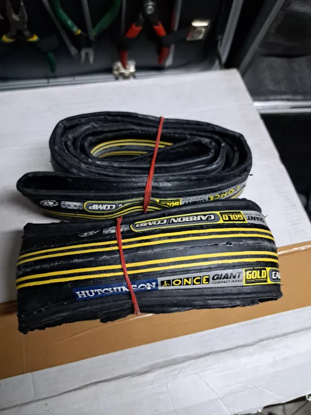 Cubiertas Hutchinson Carbon Comp Giant Once