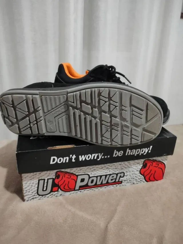 Botas de seguridad U-Power negras y naranjas