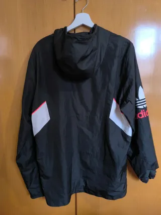 Chaqueta impermeable Adidas negra multicolor
