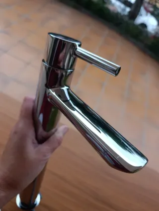 Grifo de lavabo alto cromado