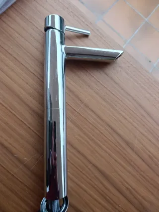 Grifo de lavabo alto cromado